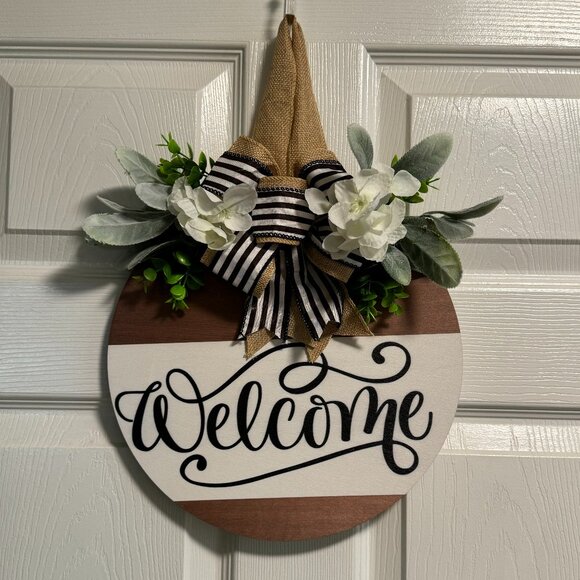 Front Door Round Welcome Floral Bow Details Wooden Wreath Sign New with Tags - Picture 1 of 4